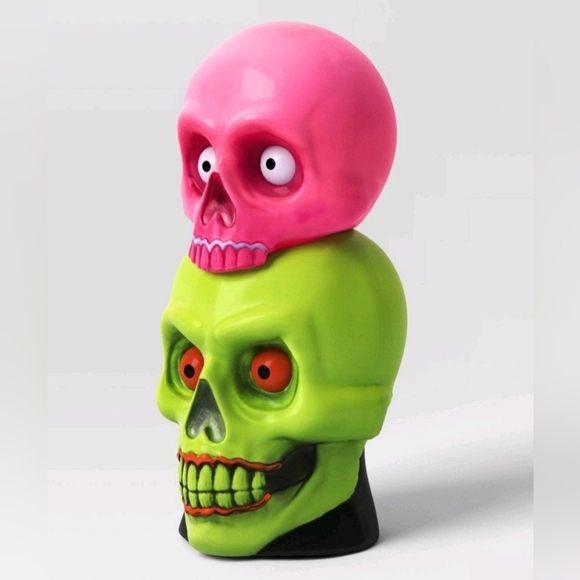 New exclusive 14´ Light Sound blow mold Stacked Skulls...